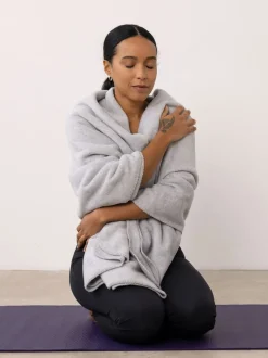 Cosy Fleece Yoga Blanket