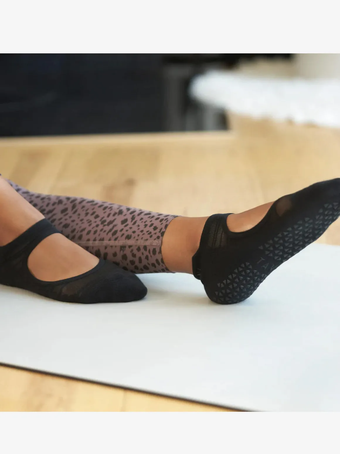 Emma Breeze Grip Socks - Ebony