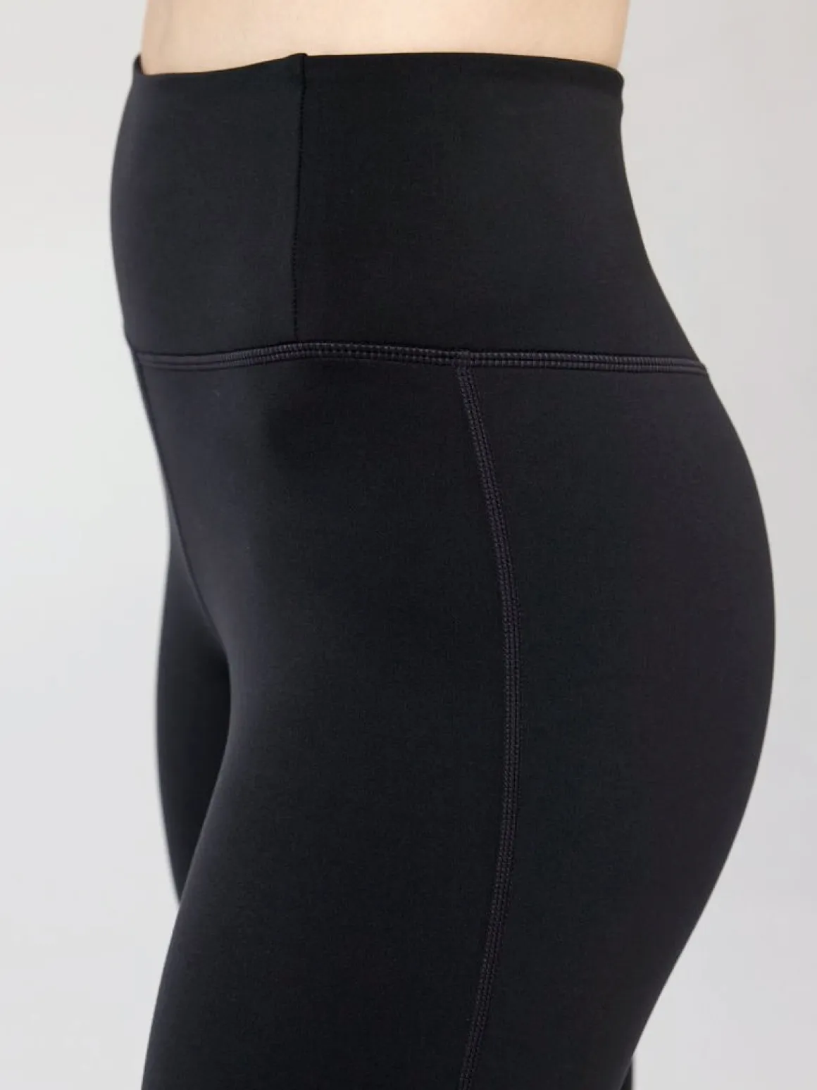 Float Groove Flare Legging - Black