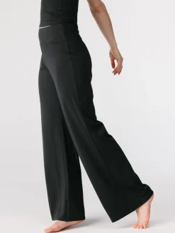Jada Straight Leg Pants- Black