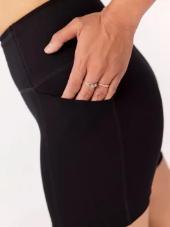 Pocket High Rise Run Shorts - Black