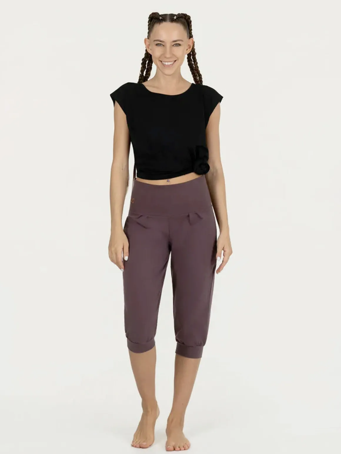 Sukha Capri Yoga Pants - Berry