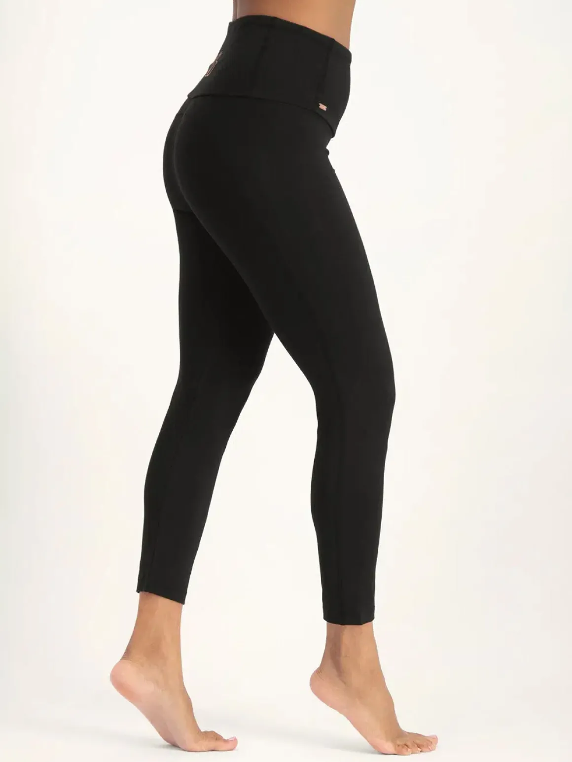 Surya 7/8 Yoga Leggings - Onyx Black