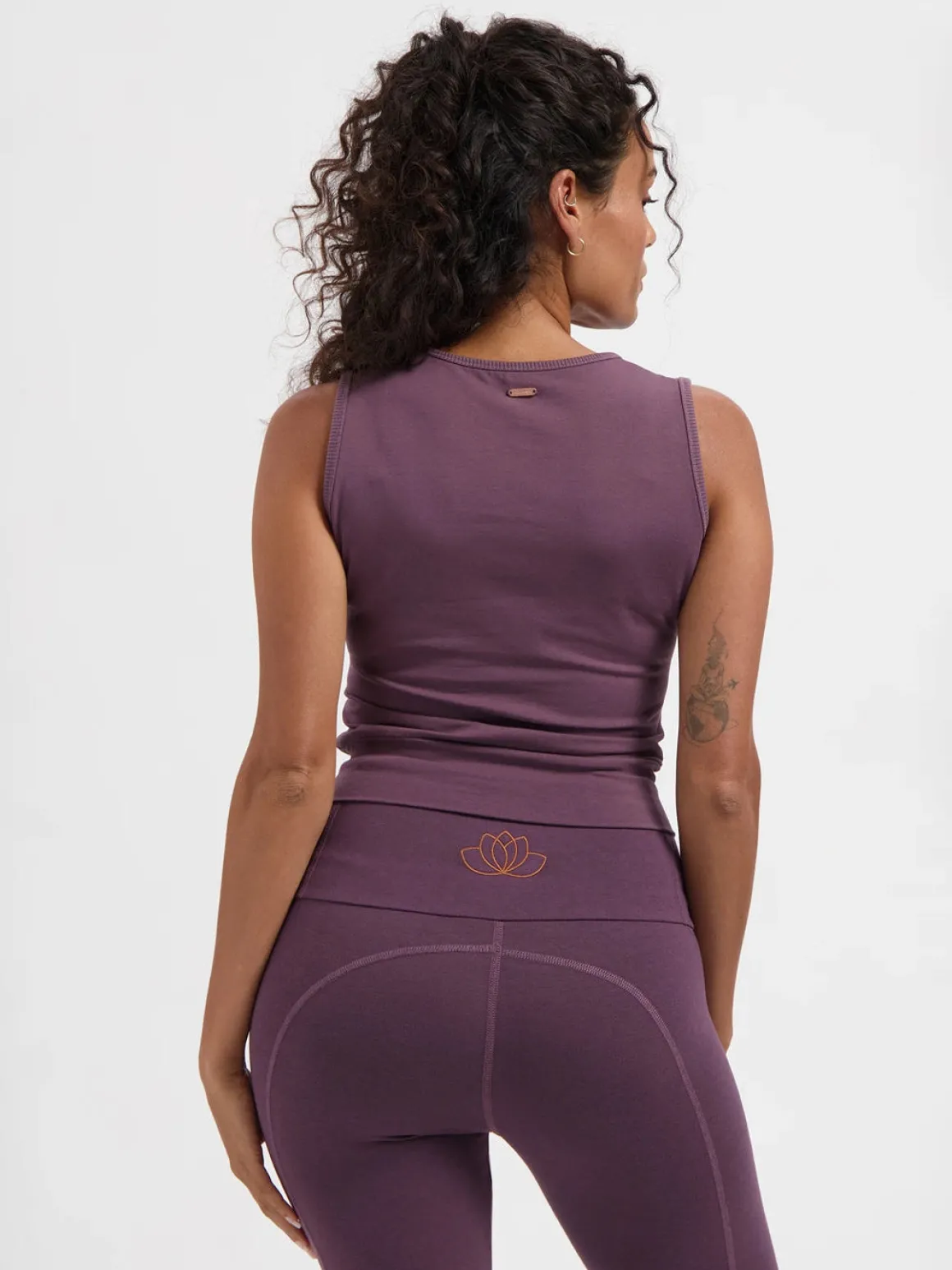 Veyra Knot Yoga Tank - Berry